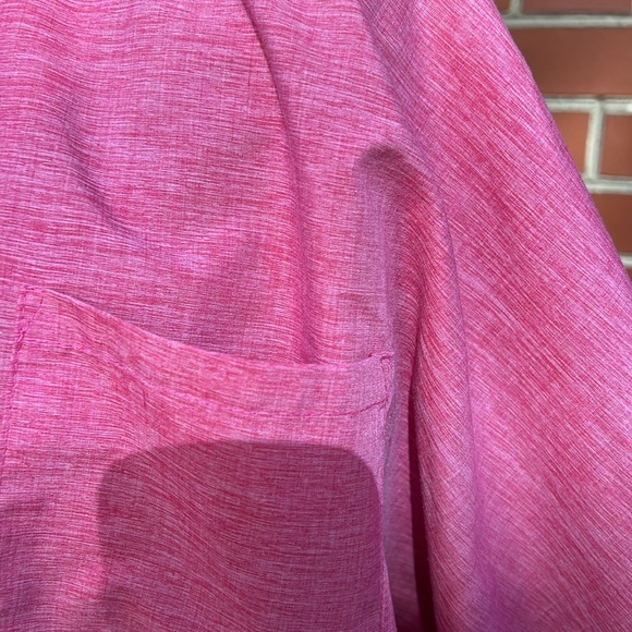 Pretty in Pink💕! Light weight cotton/poly blend long sleeve blouse. No ironing! - Picture 4 of 7